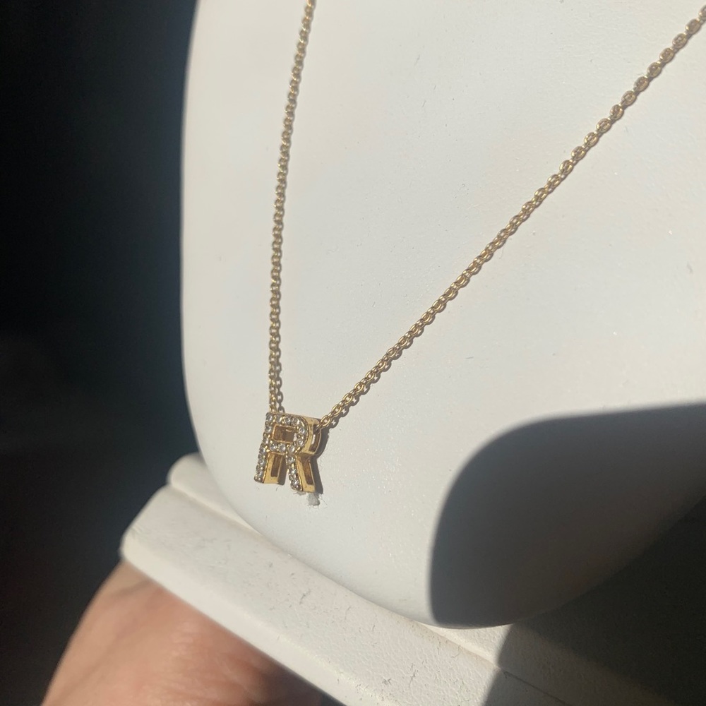 Gold initial necklace R